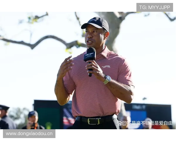 泰格·伍兹赛后竟然穿拖鞋配西装外套，我的审美观瞬间碎了